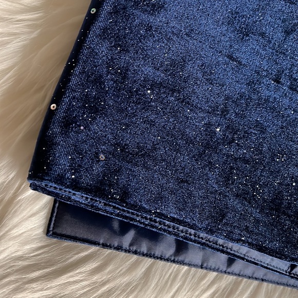NWOT Navy Velvet Glittery Table Runner - Picture 2 of 5